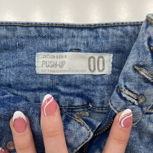 Woman’s blue Jean shorts, Size 00 - Picture 2 of 4